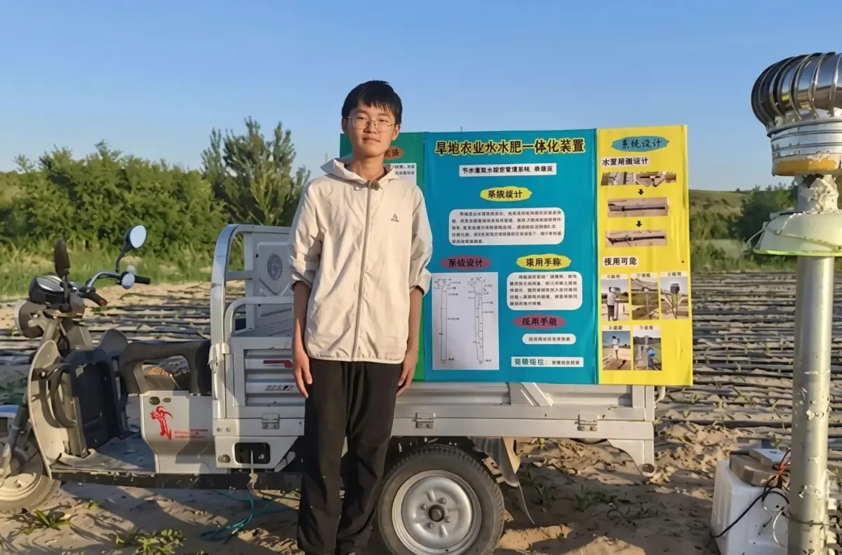 Un niño de 14 años inventó el sistema de riego que combate la sequía.